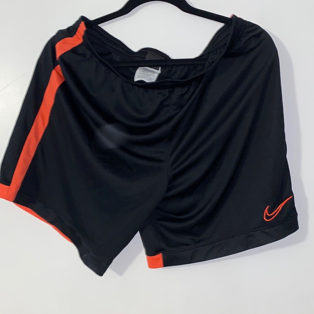 Short Nike Basketball Shorts black w/ hot coral detailing